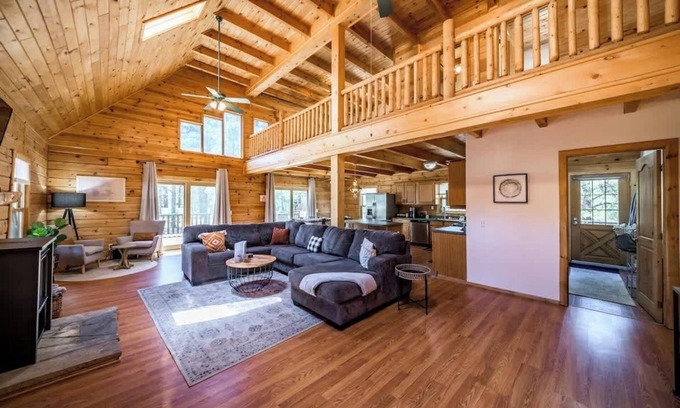Flagstaff Cabin | Spacious Cozy Cabin Retreat on 5-Acres with HotTub!
