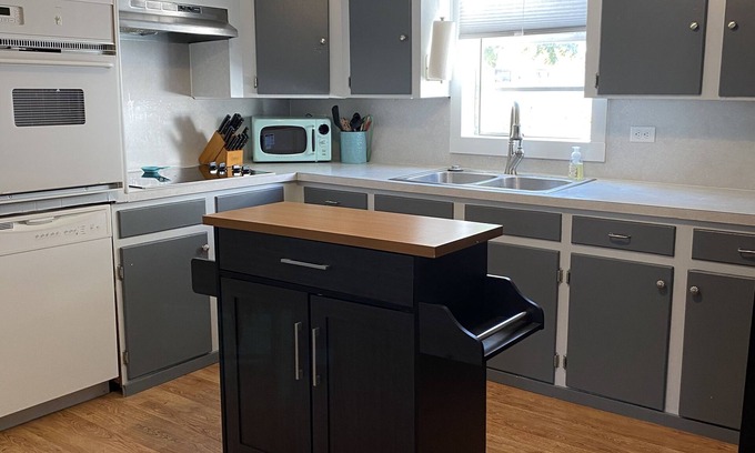 Sulphur House | Cozy Home with Kitchen & Pet-Friendly Comforts