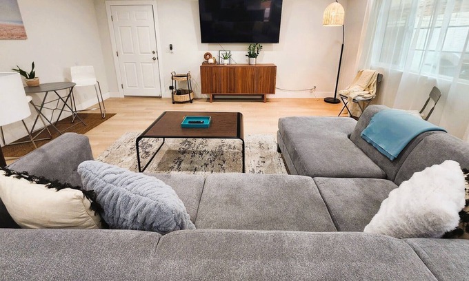 Garden Grove House | Spacious cozy Home newly remodeled close to Disneyland and Beach
