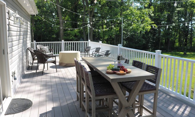 Town of Jerusalem Cottage | Relax at While Away Cottage: Pool, Breakfast & 10/10 Rating