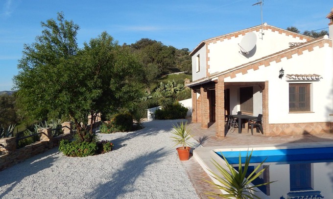 Los Romanes Villa | Spacious Detached Villa With Private Floodlit Pool 25% Off your second week stay