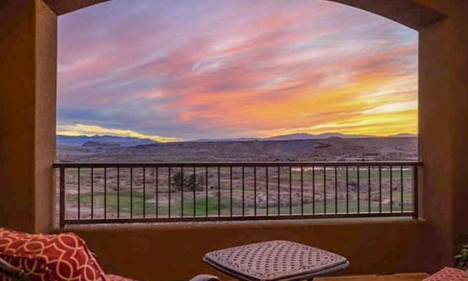 Washington House | Dog-Friendly Townhome with Pool, Hot Tub & Sunset Views