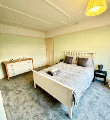 Filton House | Cozy Double Room Near Southmead with Top Guest Reviews