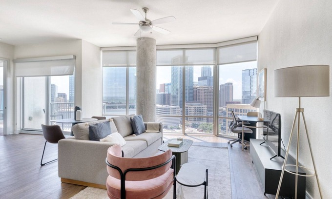 West End Apartment | Stylish Downtown 1 BR with Pool and Gym Near 6th St
