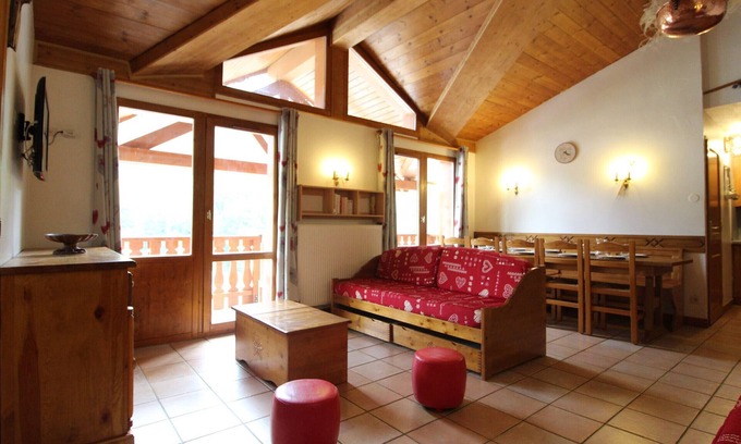 Lanslevillard Apartment | Spacious Apartment Lanslevillard for 12 with Spa & Kitchen