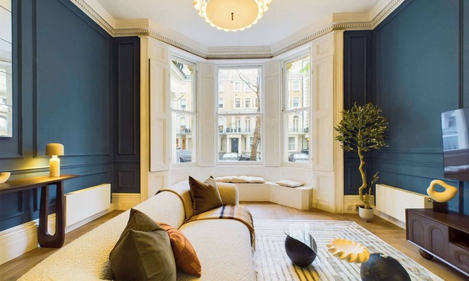 Brompton & Hans Town Apartment | Spacious Duplex Apartment with Terrace by Harrods