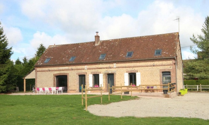 Moussonvilliers Cottage | Gite Moussonvilliers: Ideal for Families with Spa & Breakfast