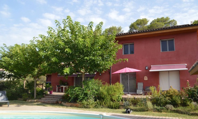 Carces House | Eco-Friendly Family Retreat with Ocean View & Pool