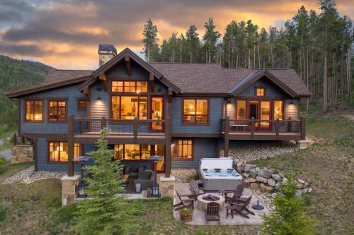 Corkscrew Flats House | Elegant Oceanfront Retreat with Spa and Hiking Trails