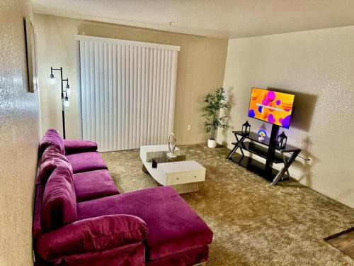 Elk Grove House | Spacious - Elegant 3BR - Pet - Friendly - Elk Grove
