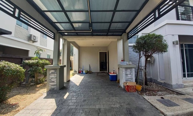 Bang Prok House | Spacious Entire House With Shared Fitness Room and Shared Indoor Pool in Club