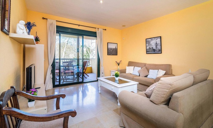 San Pedro de Alcantara Apartment | Modern Apartment with Pool & Ocean View, Rated 10/10