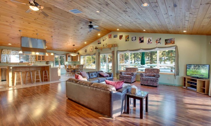 Lower Kingsbury House | Sequoia Chalet: Game Room, Deck & Close to Heavenly Fun