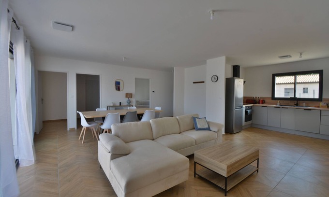 Ruoms Villa | Spacious Evan house (new villa) close to the center and air-conditioned.