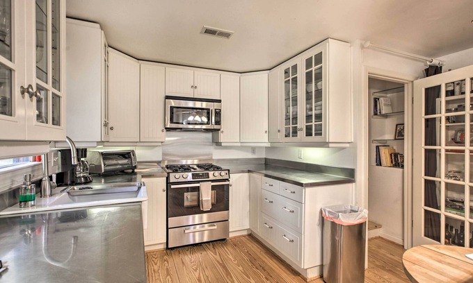 Faber Cottage | Inviting Faber Home with Yard, Steps from the Winery
