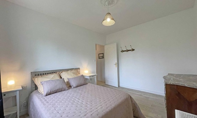 Longny-au-Perche Cottage | Spacious Gite Longny-au-Perche: Perfect for Family Getaways