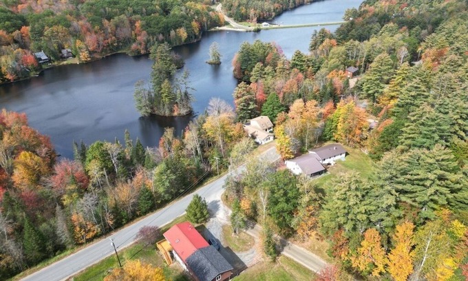 Bath House | Inviting Family & Pet Friendly Retreat in the White Mountains