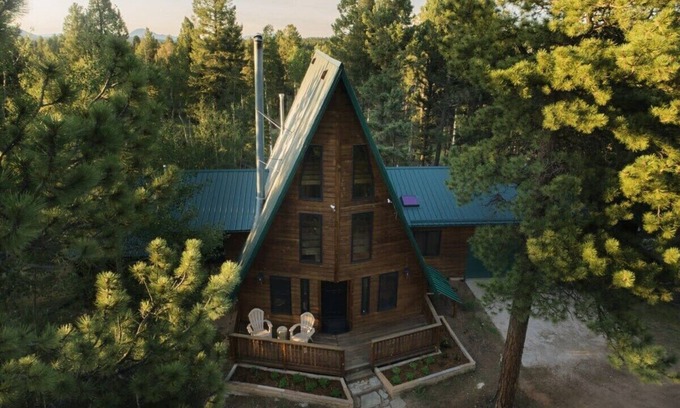 Divide Cabin | Family-Friendly Cedar Mountain Cabin with Hot Tub & Spa