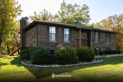 Williamstown House | Family Cottage Retreat - Just Steps from the Ark