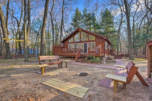 Montague House | Tranquil Anglers Hideaway Steps from Lake Michigan