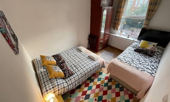 Shacklewell Apartment | Family-Friendly Flat with Kitchen and Perfect 10/10 Score