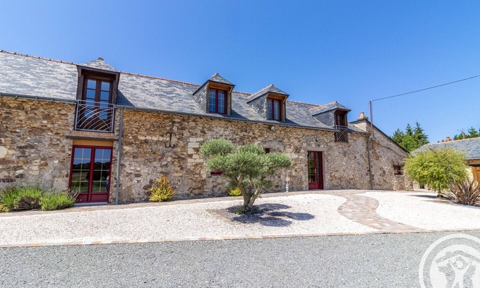 Echemire Cottage | Comfortable Gite Baugé-en-Anjou with Pool and Spa Access