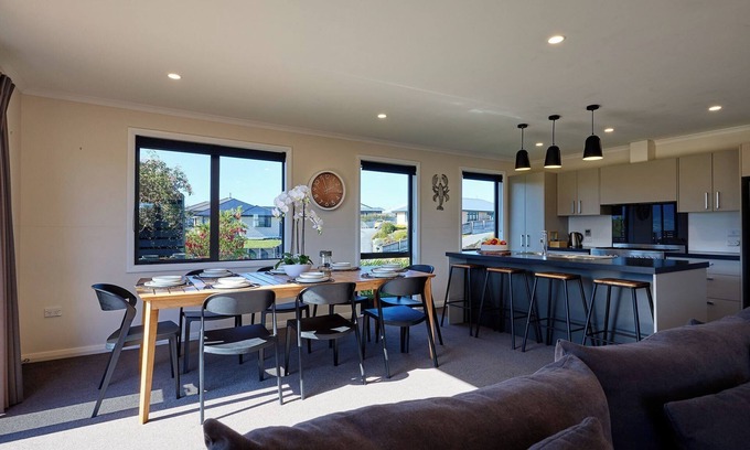 Kaikoura House | Spacious | Family-Friendly | Parkside - KK479