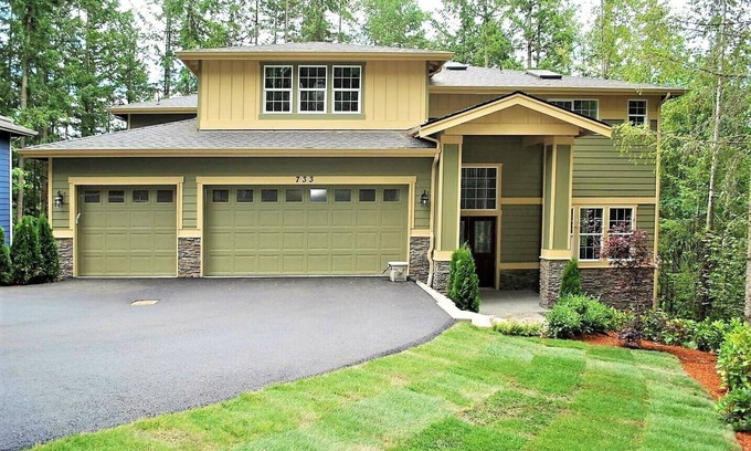 Sammamish House | Family-Friendly Retreat Near Golf Course & Microsoft