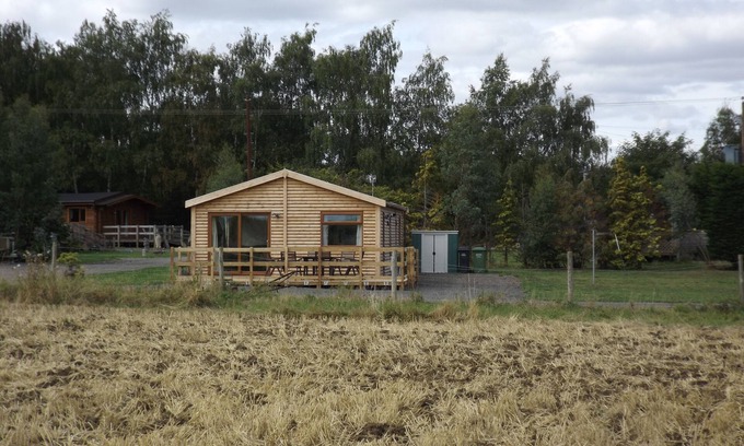 Offenham Cabin | Family-Friendly Cabin with Open Views – Rated 9/10