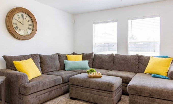 Killeen House | Family-Friendly Home with Large Yard & Spa Amenities