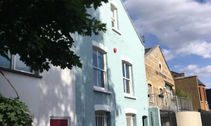 Clapham House | Family-Friendly 3-Bed House in Clapham with Great Transport