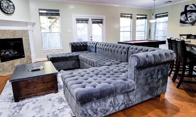Willow Meadows/Willowbend Area House | Spacious Family Gem: Near NRG Stadium/Med Center - Pool Table - BBQ -15 guests