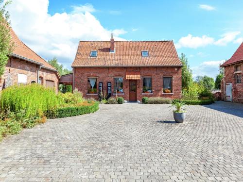 Le Bizet House | Pet-Friendly Holiday Home in Ploegsteert with Garden