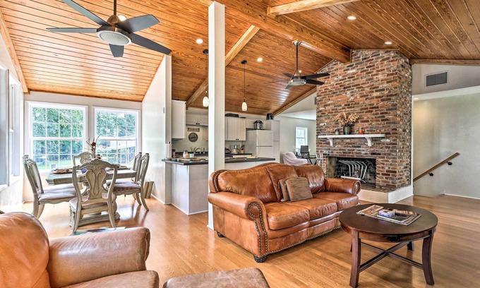Calhoun County House | Family Home on Lake Marion with Boat Ramp & Spa Amenities