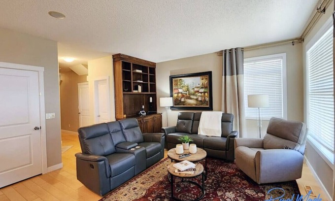 Bearspaw House | Family-Friendly Oasis with Balcony, Yard, and BBQ Area