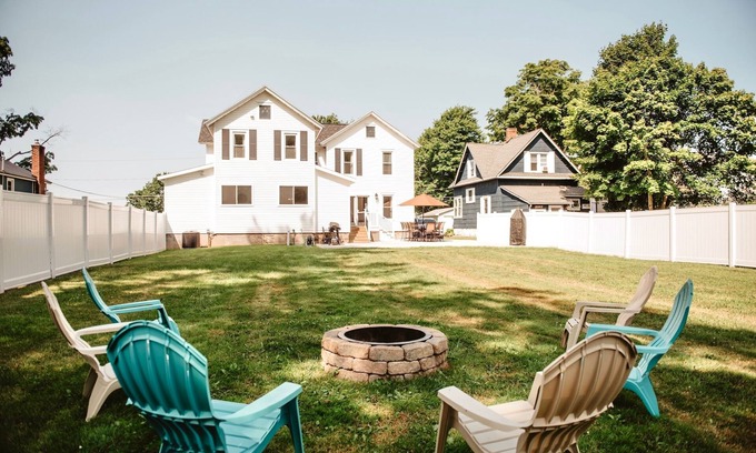 Fair Haven House | Spacious Family Retreat near the Lake ~ Huge Yard!