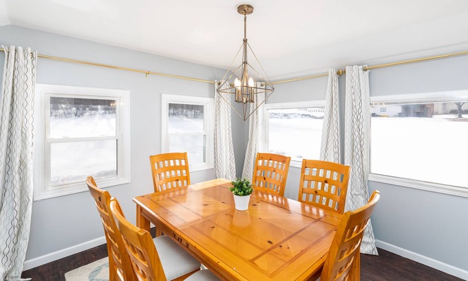 Lake Orion House | Family-Friendly Rental near Great Lakes Crossing with Breakfast