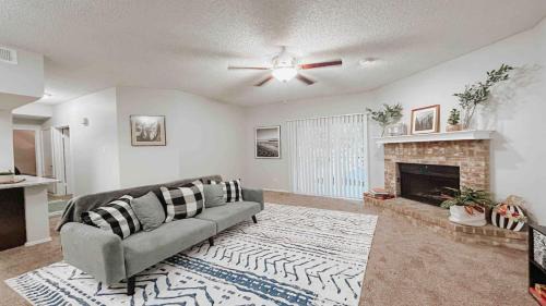South Side Apartment | Cozy 2-Bedroom Retreat Amongst Shaded Oaks & Pool Access