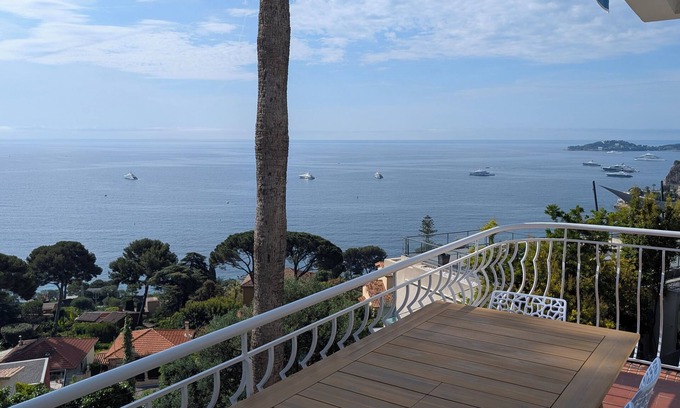 Eze Villa | Spacious family villa overlooking the Mediterranean