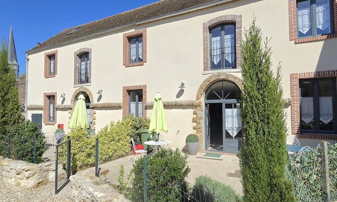 Mareil-le-Guyon Cottage | Roomy Gite Mareil-le-Guyon with Spa and Family Amenities