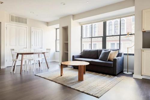 Boston Financial District Apartment | Spacious FIDI 2br 2ba Close to Everything