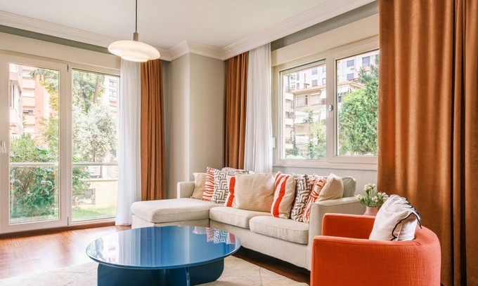 Caddebostan Mahallesi Apartment | Modern Flat Steps from Coast & Bagdat Avenue Attractions