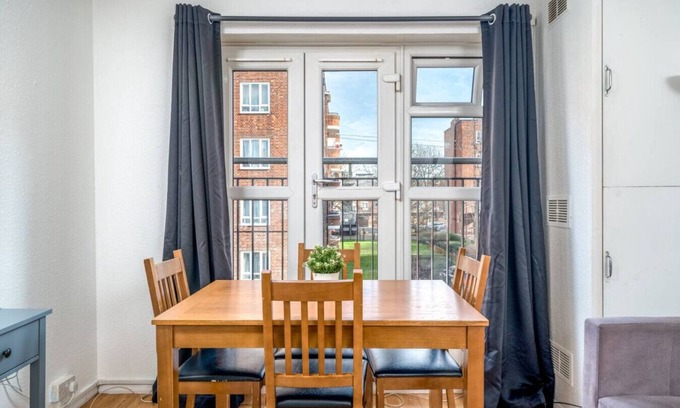 Shacklewell Apartment | Spacious Flat in Dalston