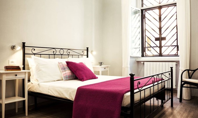Rione XVIII Castro Pretorio House | Spacious Flat for 6 Near Termini Station – Top-Rated Stay