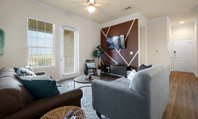 Fossil Creek House | Relaxing Flat with Hot Tub & Pool, Rated 9.8/10!