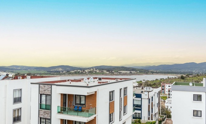 Mumcular Apartment | Spacious Flat with Balcony in Mugla