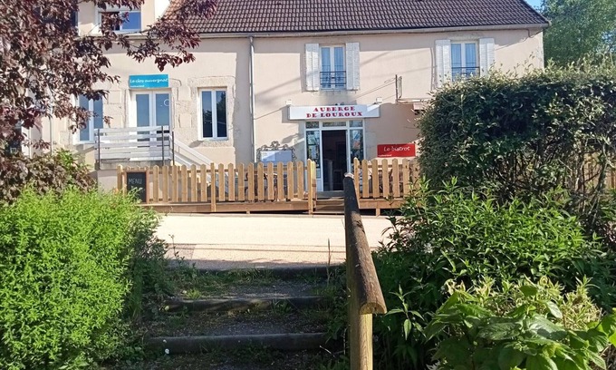 Louroux-de-Bouble Cottage | Relaxing Stay at Gite Louroux-de-Bouble with Pool & Spa