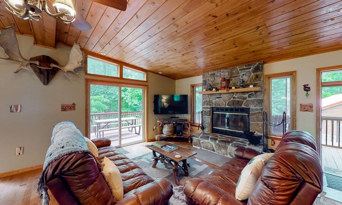 Bloomington House | Inviting Forest Retreat with Game Room & Jacuzzi Tub