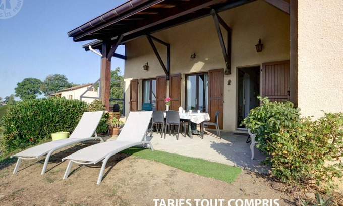 Saint-Christo-en-Jarez Cottage | Spacious Gite Saint-Christo-en-Jarez with Spa & Breakfast