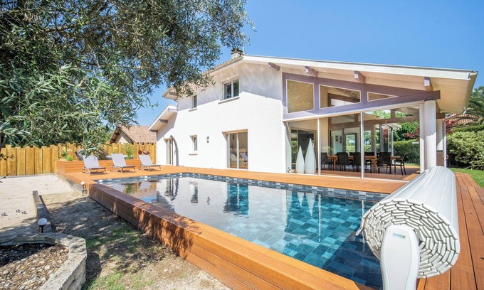 Vieux-Boucau-les-Bains Villa | Family-Friendly Beach House with Heated Pool & Ocean Views